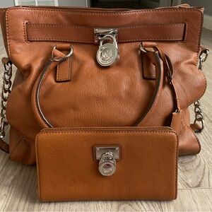 Michael Kors Leather Purse & Wallet